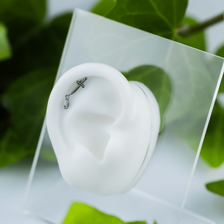 Tytanowy SREBRNY labret ozdobny z sztyletem I cyrkonią