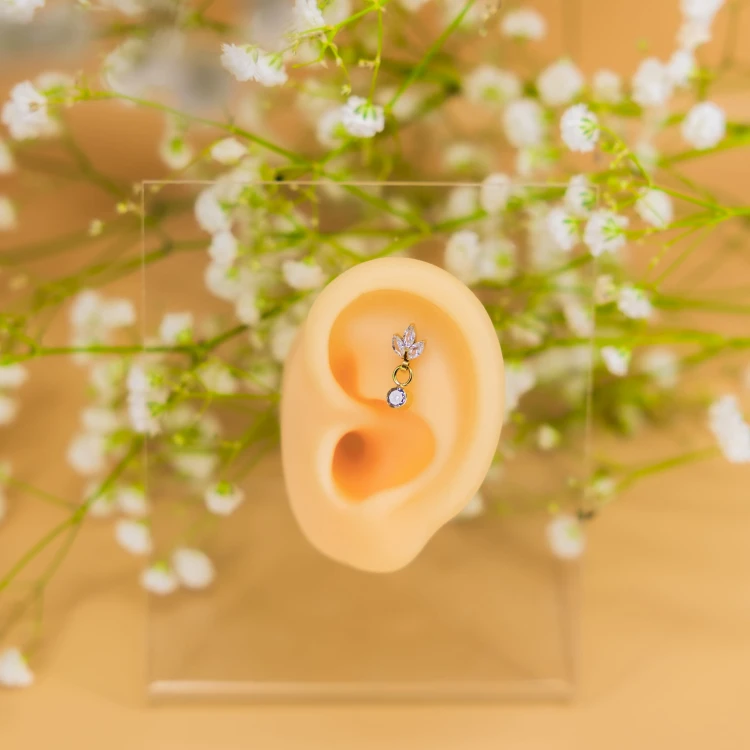 Tytanowy złoty labret z wiszącą cyrkonią