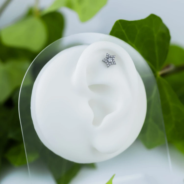 Tytanowy SREBRNY labret w kształcie gwiazdy z cyrkoniami