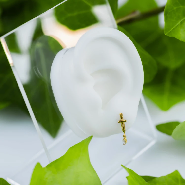 Tytanowy ZŁOTY labret ozdobny z sztyletem I cyrkonią