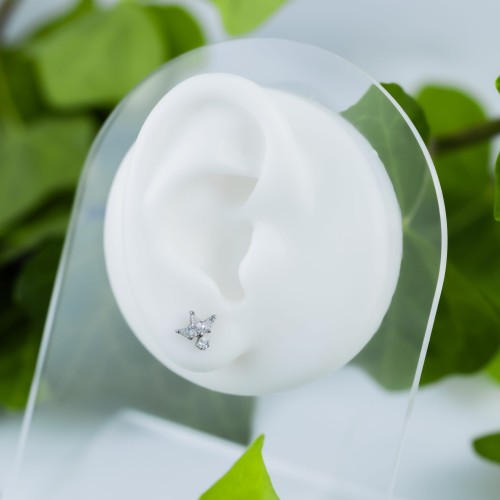 Tytanowy labret z geometryczną gwiazdą