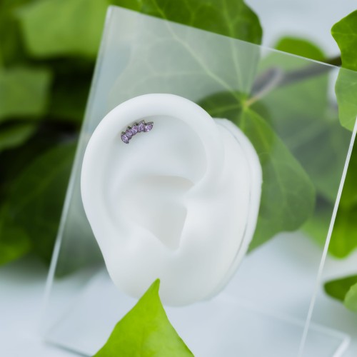 Tytanowy labret z pięcioma różowymi cyrkoniami